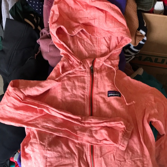 Unique patagonia light zip-up. Worn once - Picture 6 of 6